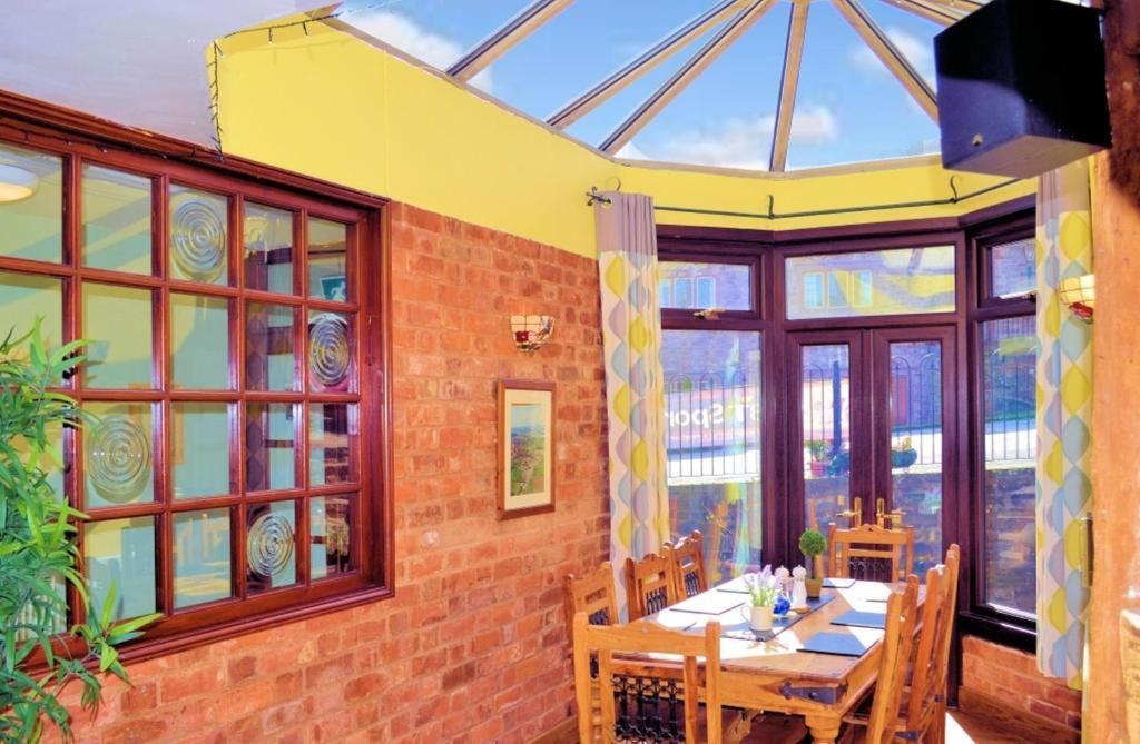 The George Inn & Millingbrook Lodge Ltd Lydney Exteriör bild